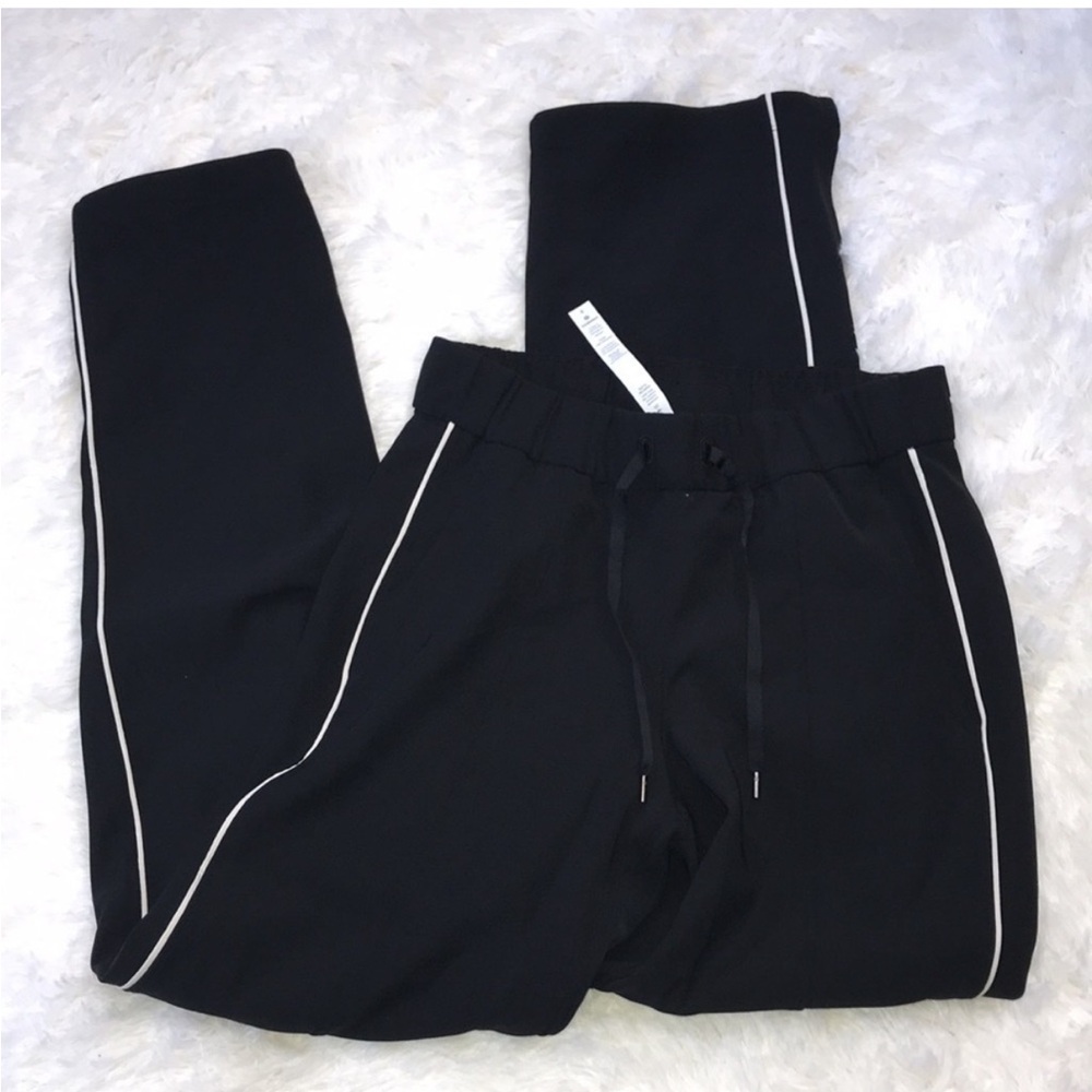 NWOT Lululemon On the Right Track Pant